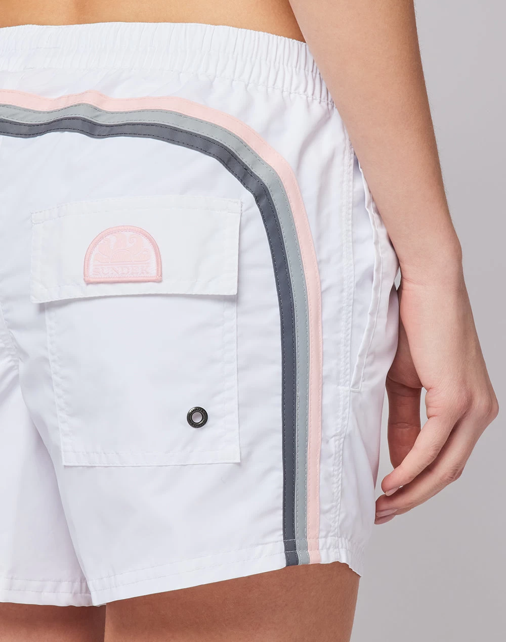 Sundek COAST - PANTALONCINO MARE LUNGHEZZA MEDIA VITA ELASTICATA ICONIC TAFFETA 3 Sundek COAST - PANTALONCINO MARE LUNGHEZZA MEDIA VITA ELASTICATA ICONIC TAFFETA - immagine 3